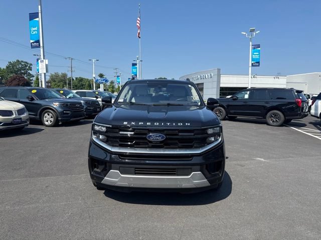 Certified 2025 Ford Expedition Max Platinum AWD/4WD image 2