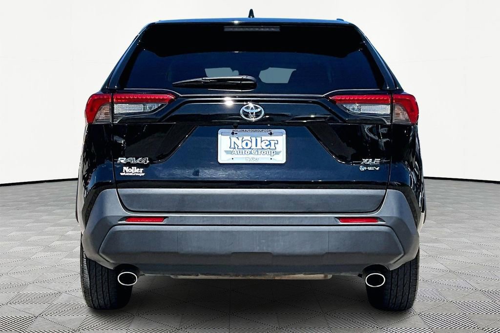 Used 2025 Toyota RAV4 XLE AWD/4WD image 3