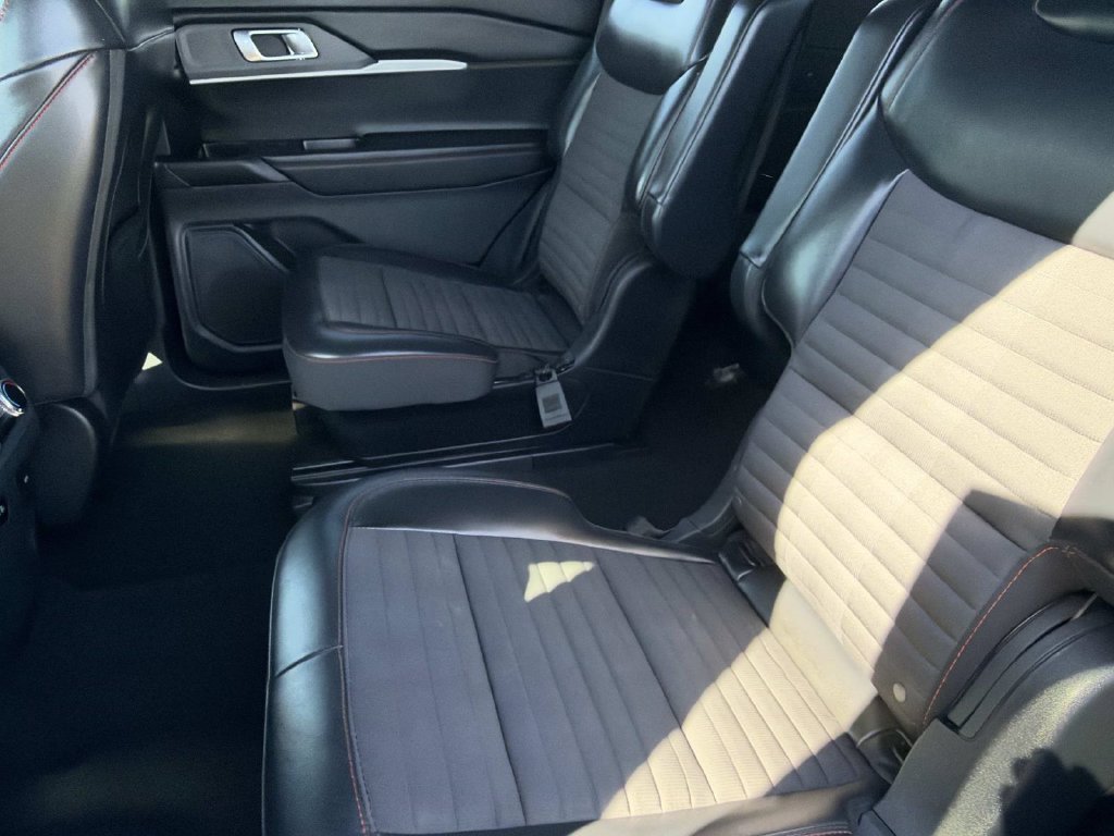 Certified 2025 Ford Explorer ST-Line AWD/4WD image 18