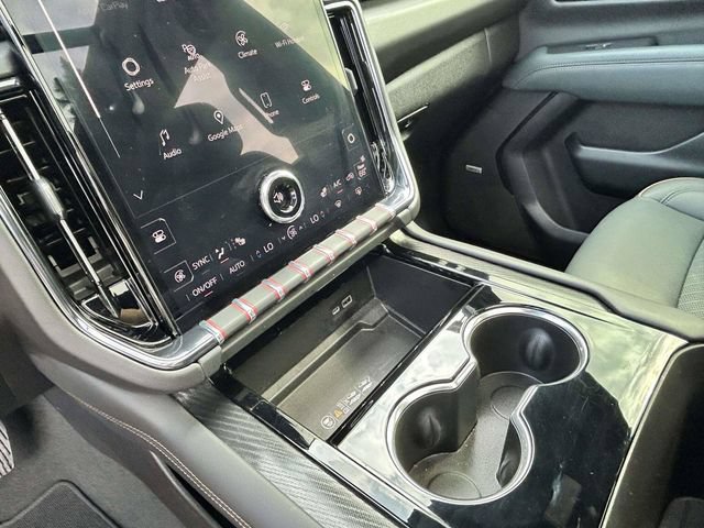 Used 2025 GMC Yukon AT4 w/ AT4 Premium Package AWD/4WD image 14