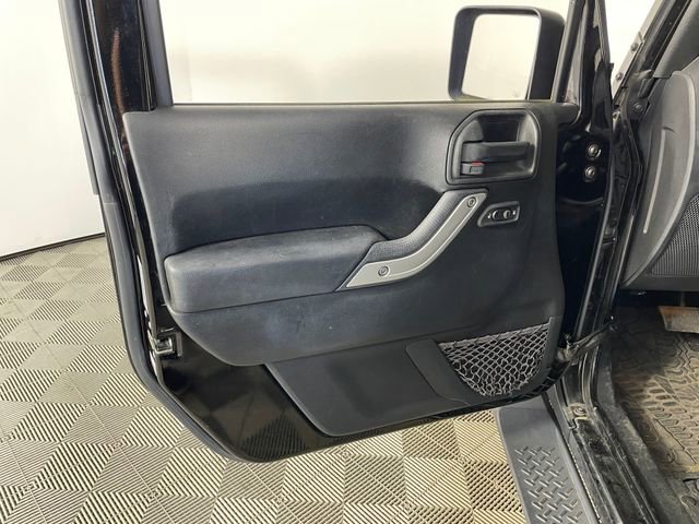 Used 2017 Jeep Wrangler Unlimited Sahara w/ Connectivity Group AWD/4WD image 10