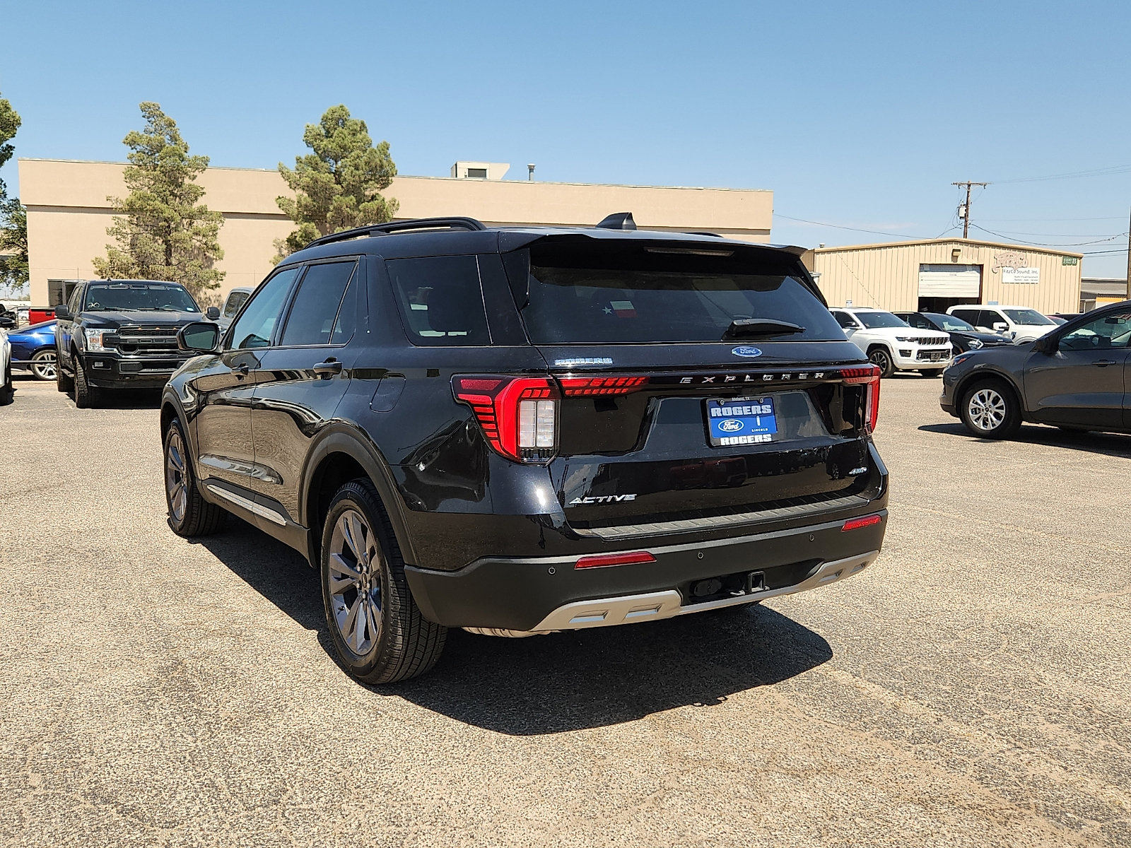 Certified 2025 Ford Explorer Active w/ Active Comfort Package AWD/4WD image 5