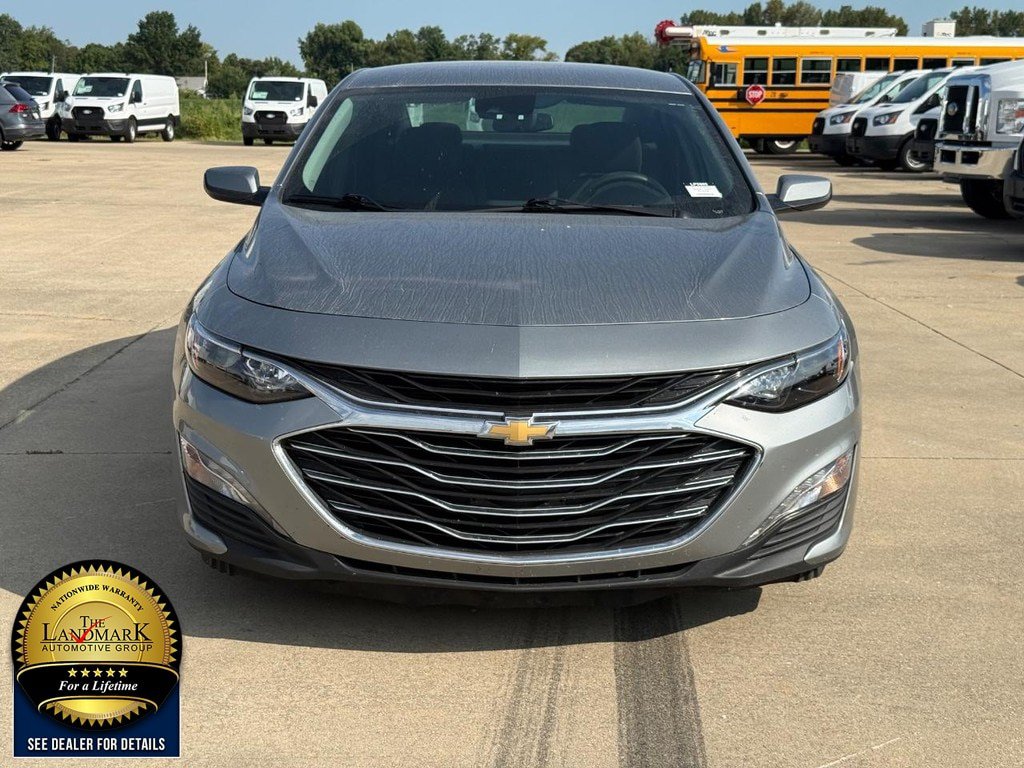 Used 2024 Chevrolet Malibu LT FWD image 2