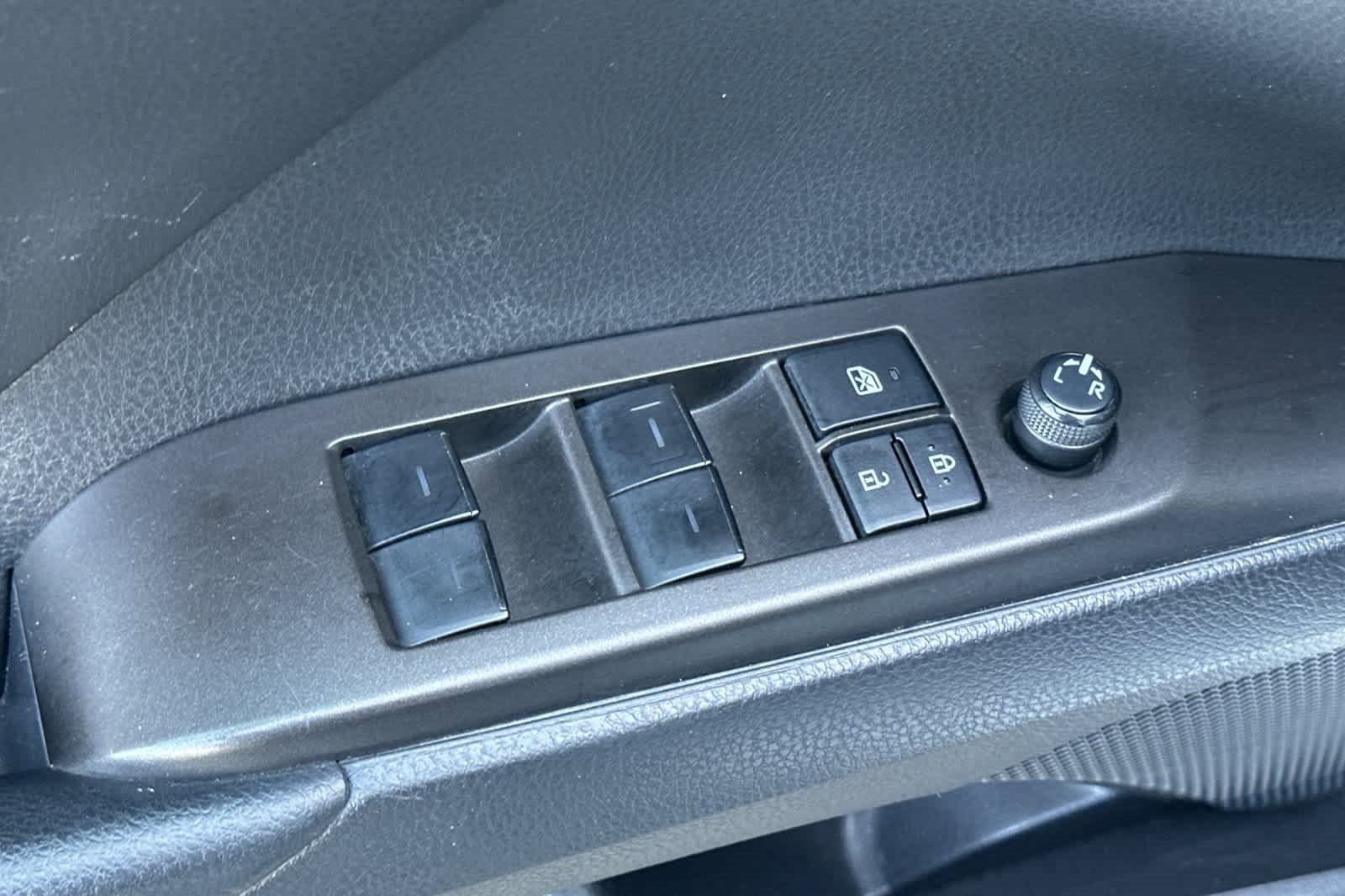 Used 2023 Toyota Camry SE image 14