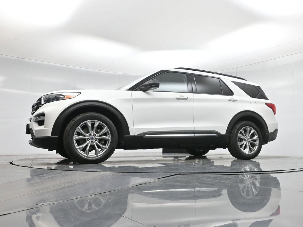 Certified 2020 Ford Explorer XLT w/ Equipment Group 202A image 26