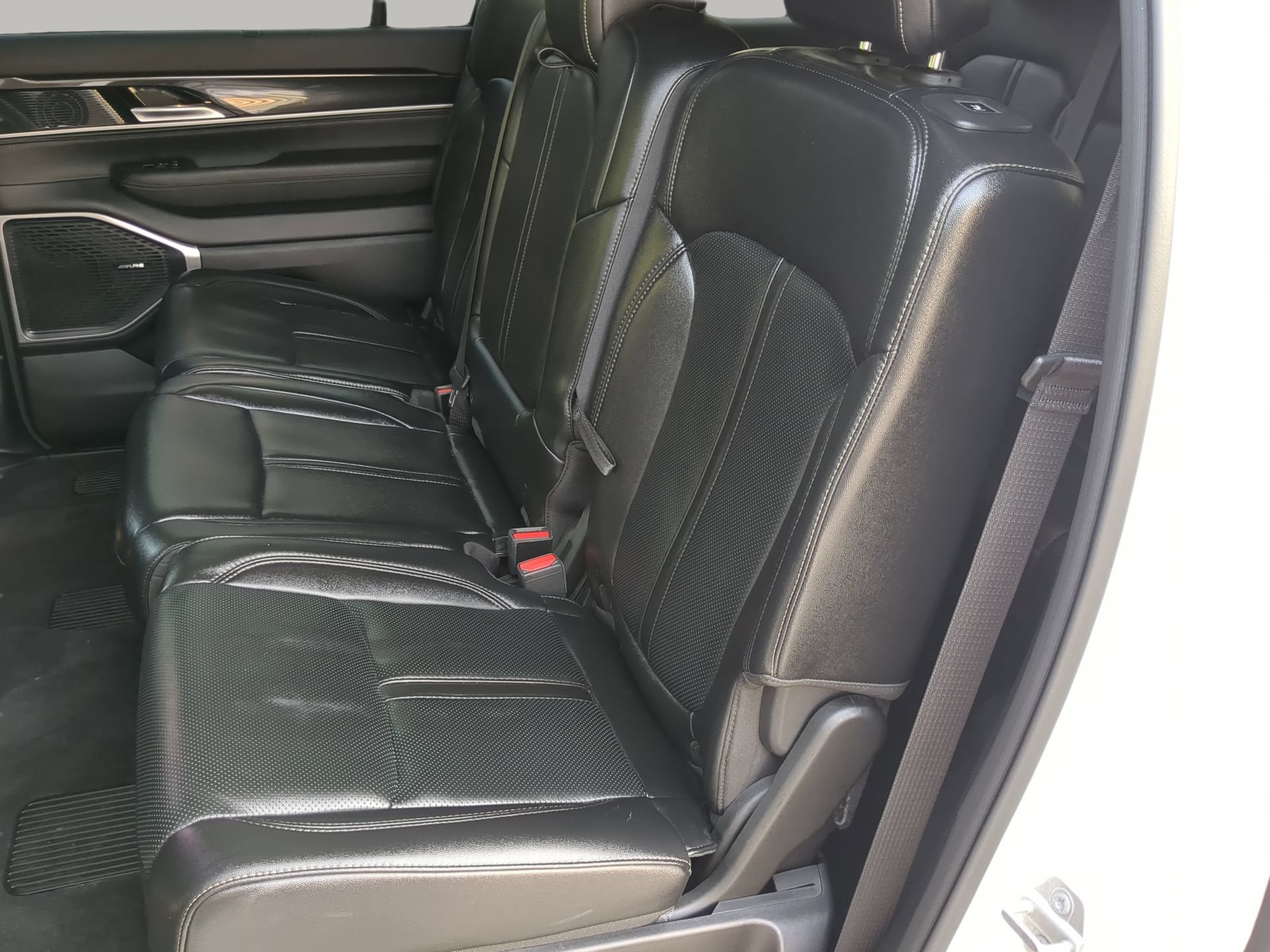 Used 2023 Jeep Wagoneer 4WD w/ Premium Group I image 54