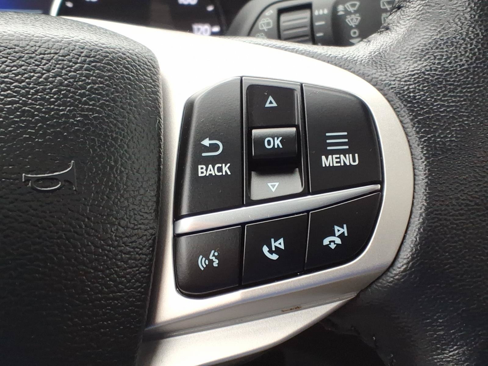 Certified 2023 Ford Explorer Limited w/ Limited Technology Package AWD/4WD image 15