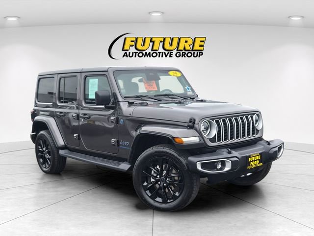 Used 2025 Jeep Wrangler Unlimited Sahara AWD/4WD image 1