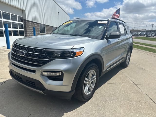 Certified 2024 Ford Explorer XLT w/ Equipment Group 202A AWD/4WD image 3