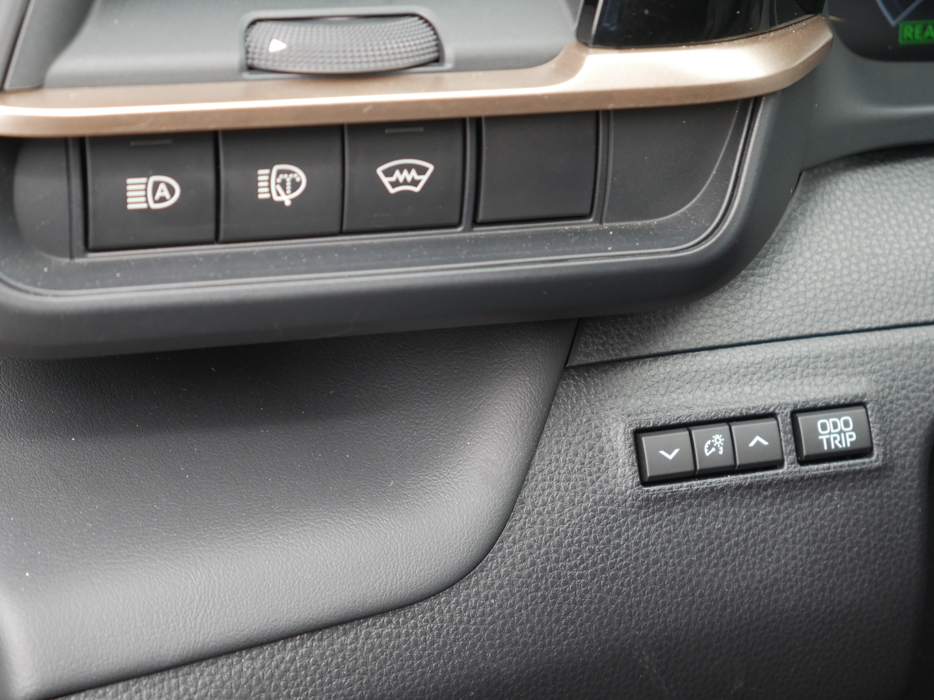 Used 2025 Toyota Crown Signia w/ Advanced Technology Package image 6