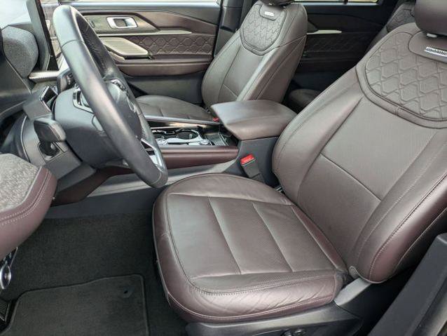 Certified 2025 Ford Explorer Platinum w/ LUX Leather Package AWD/4WD image 16