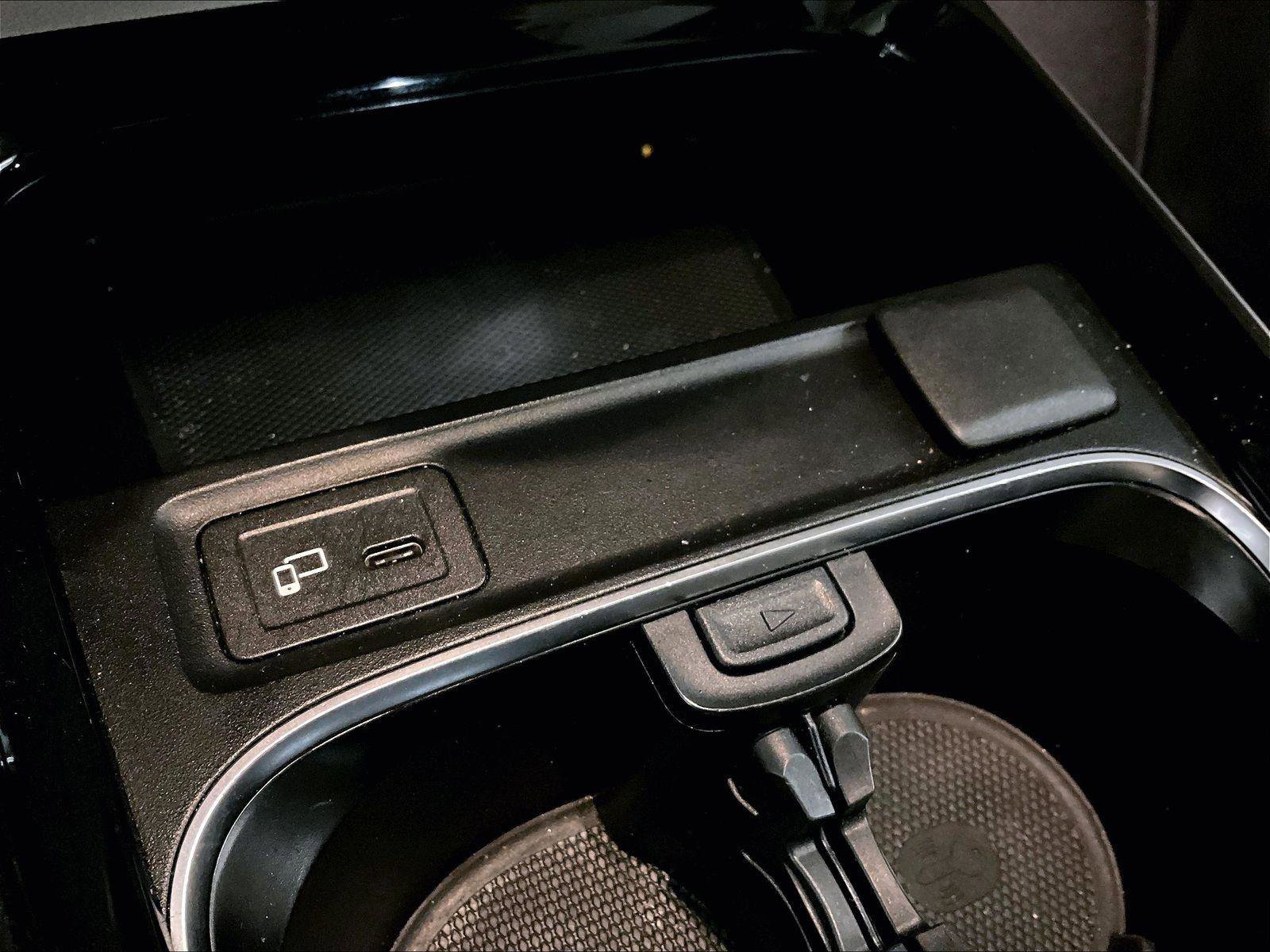 Used 2022 Mercedes-Benz GLB 250 4MATIC image 31