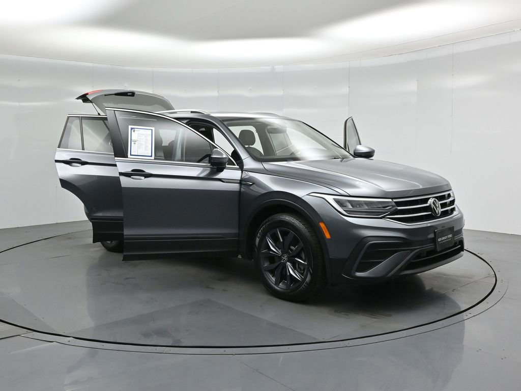 Used 2023 Volkswagen Tiguan SE w/ Panoramic Sunroof Package image 52