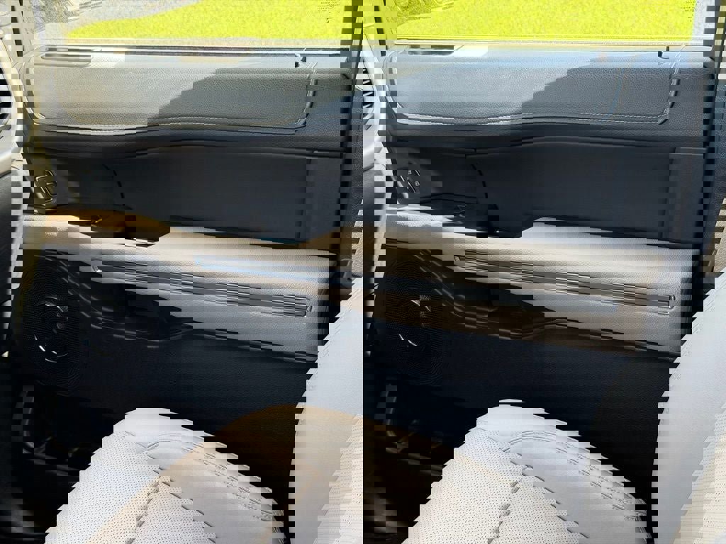 Certified 2024 Ford Expedition XLT image 36