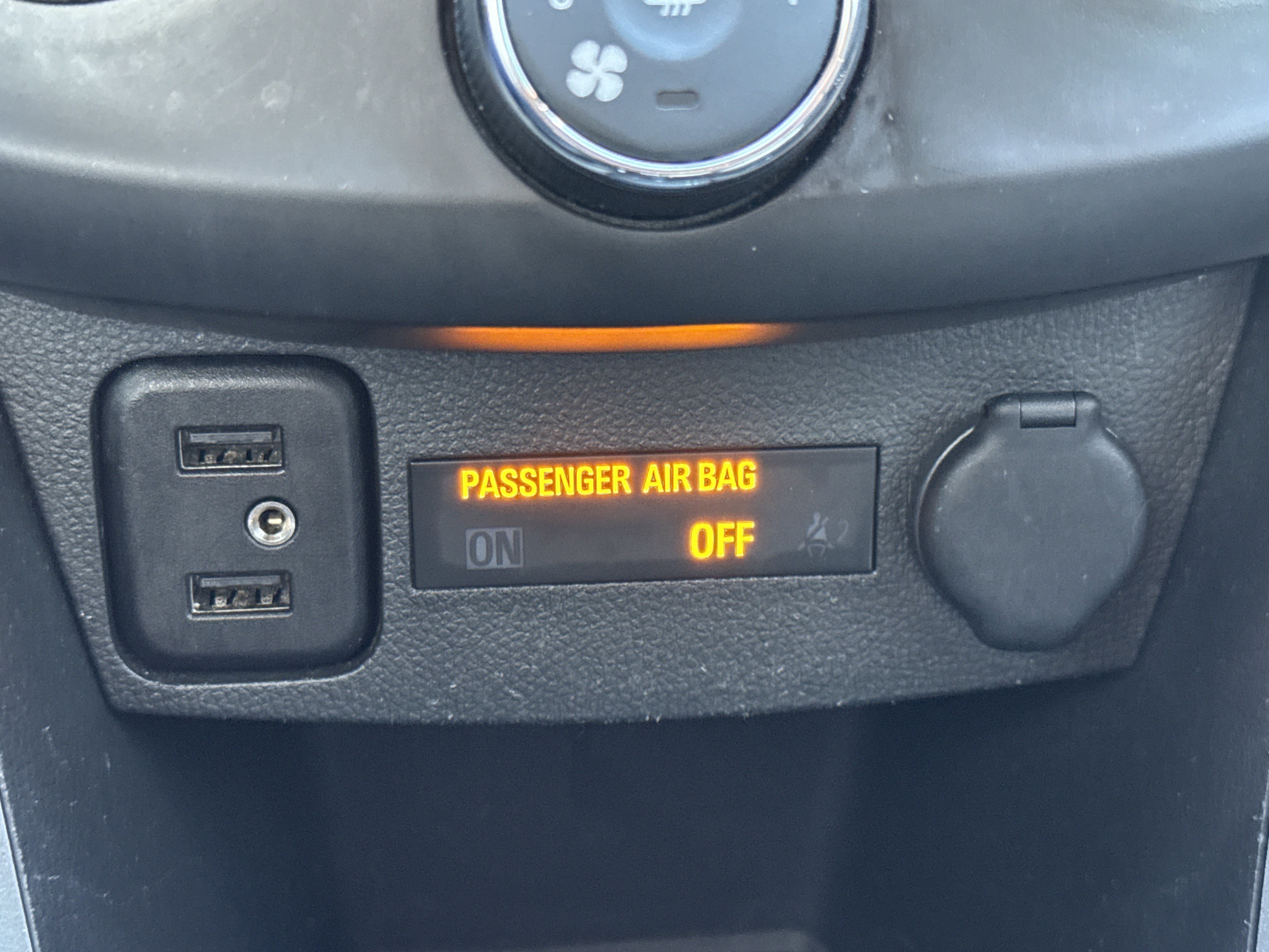 Used 2022 Chevrolet Trax LT w/ LT Convenience Package image 23