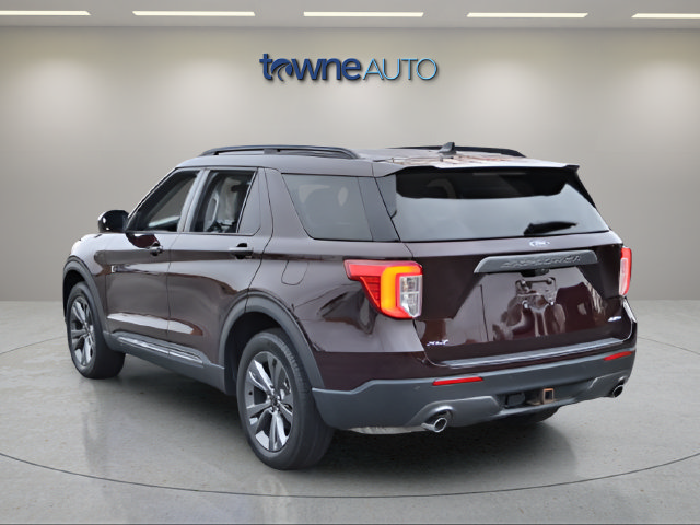 Certified 2023 Ford Explorer XLT w/ Equipment Group 202A AWD/4WD image 3