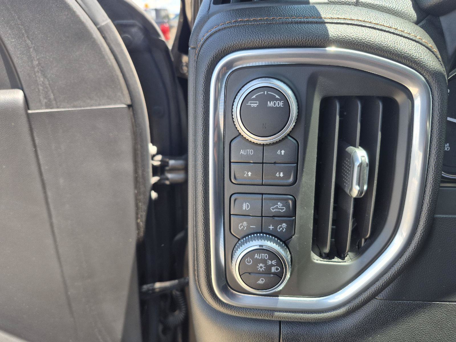 Used 2020 GMC Sierra 1500 AT4 w/ AT4 Premium Package AWD/4WD image 8