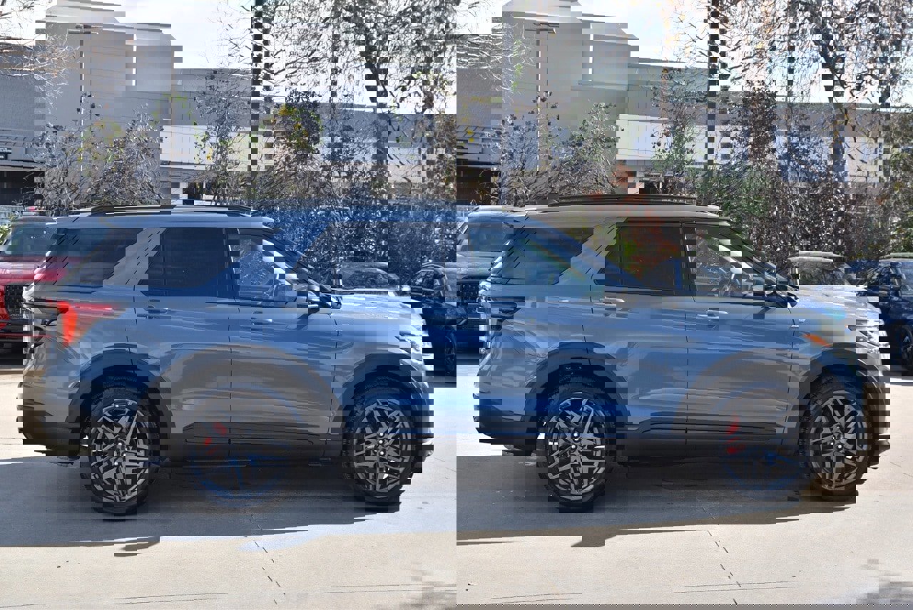 Certified 2025 Ford Explorer ST-Line w/ Premium Package image 10