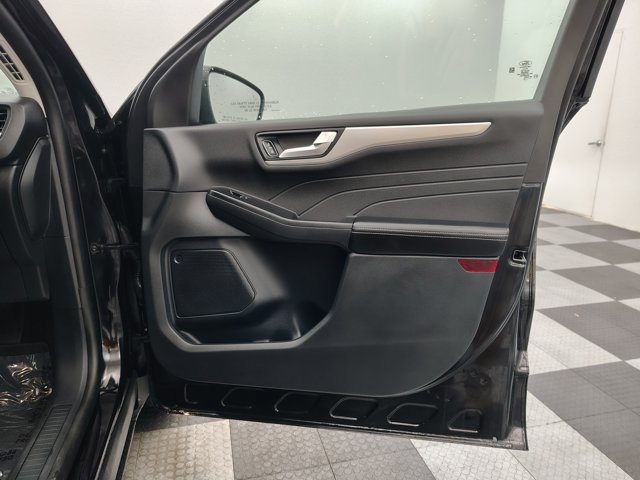 Certified 2025 Ford Escape Platinum AWD/4WD image 26