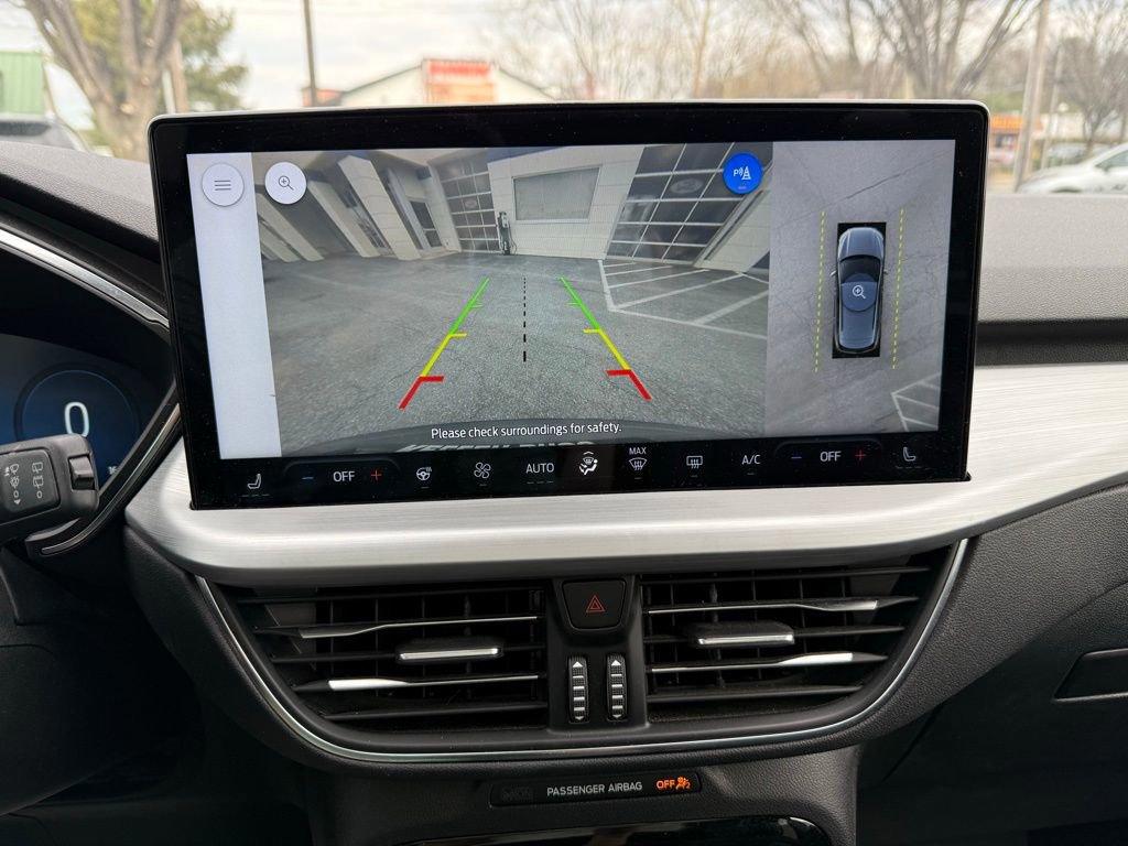 Certified 2023 Ford Escape Platinum w/ Premium Technology Package image 13