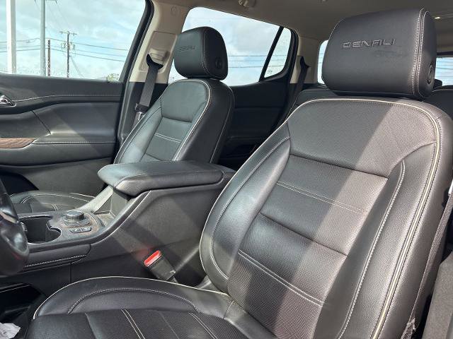 Used 2022 GMC Acadia Denali w/ Denali Technology Package FWD image 15