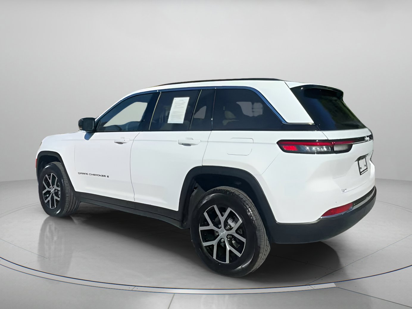 Used 2025 Jeep Grand Cherokee Limited w/ Trailer Tow Package image 12