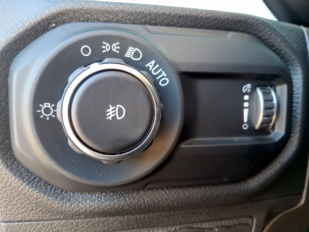 Used 2025 Jeep Wrangler Sport AWD/4WD image 24