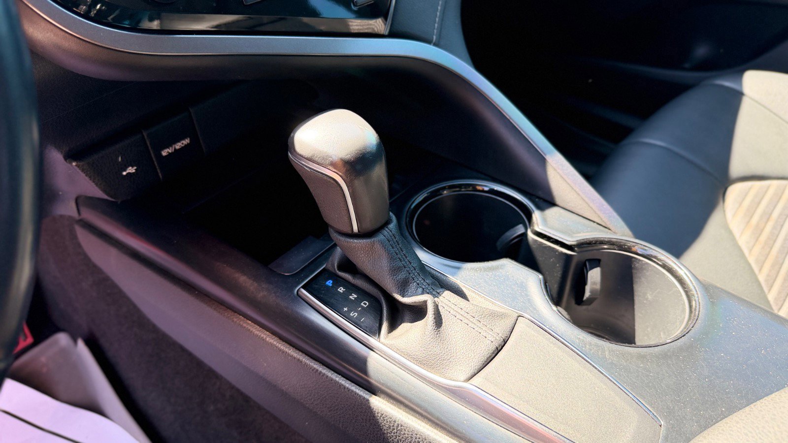 Used 2020 Toyota Camry SE FWD image 38