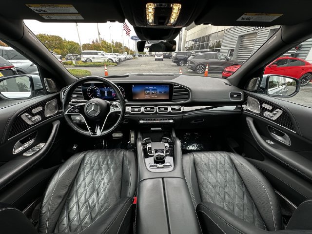 Used 2024 Mercedes-Benz Maybach GLS 600 4MATIC image 3