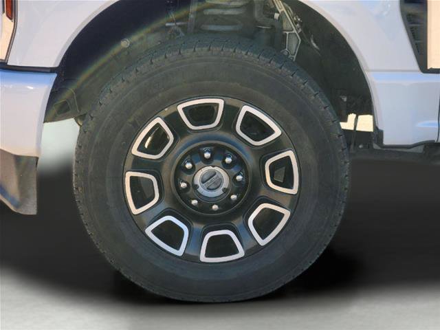 Certified 2024 Ford F250 Platinum w/ FX4 Off-Road Package AWD/4WD image 9