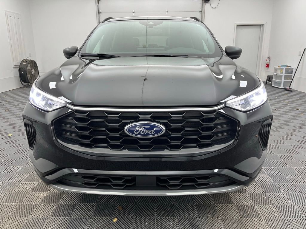 Certified 2023 Ford Escape ST-Line w/ Tech Pack #1 image 9