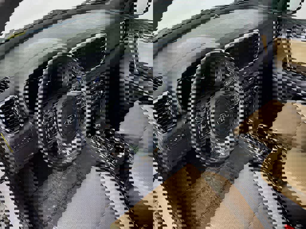 Used 2021 Kia Sportage SX image 2