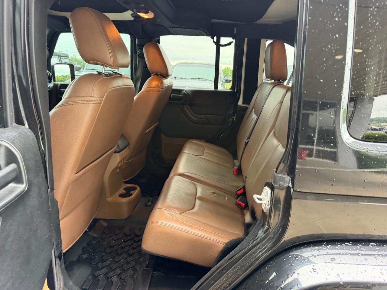 Used 2017 Jeep Wrangler Unlimited Sahara w/ Connectivity Group AWD/4WD image 9