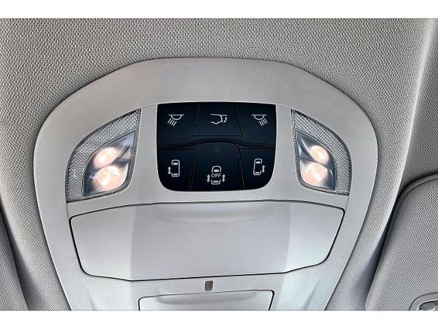 Used 2024 Chrysler Pacifica Touring-L FWD image 10