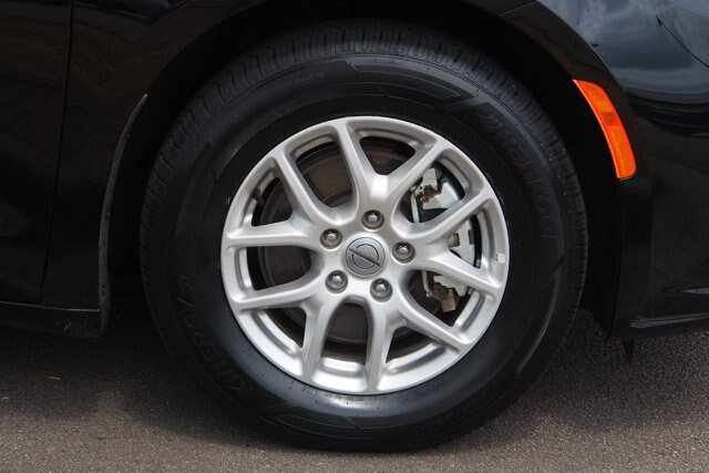 Used 2024 Chrysler Pacifica Touring-L FWD image 9