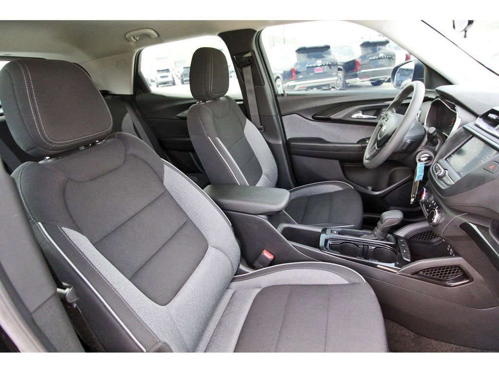 Used 2023 Chevrolet TrailBlazer LS image 28
