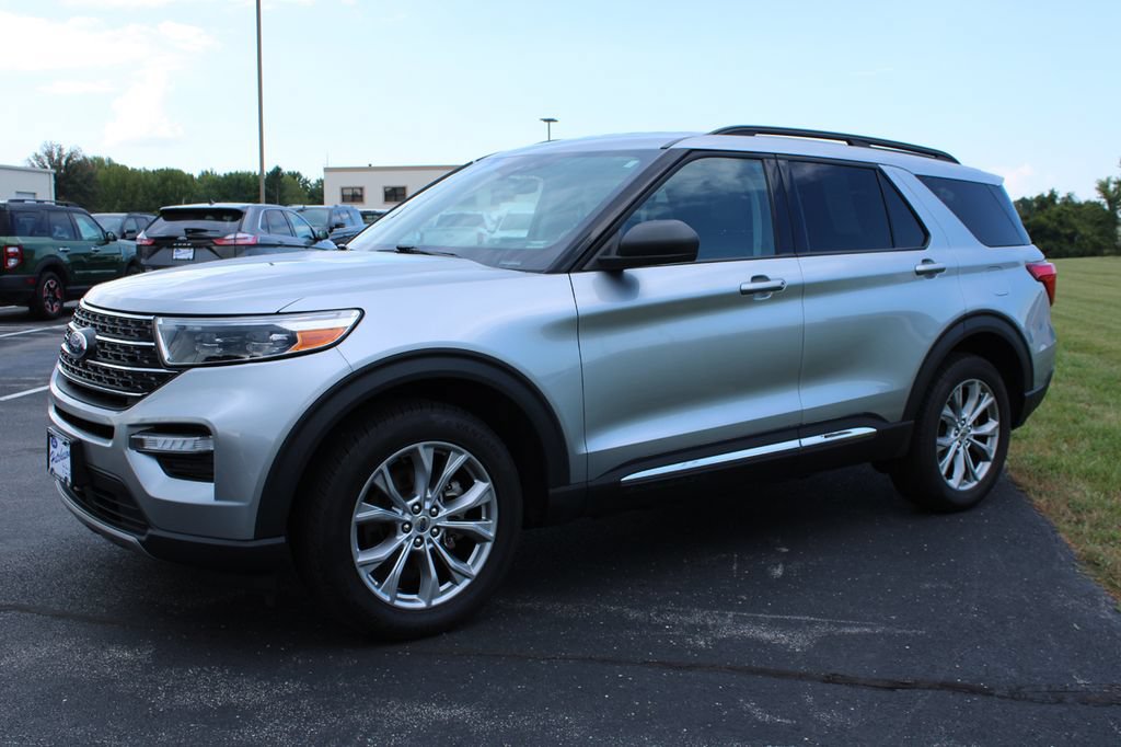 Certified 2024 Ford Explorer XLT w/ Equipment Group 202A AWD/4WD image 3