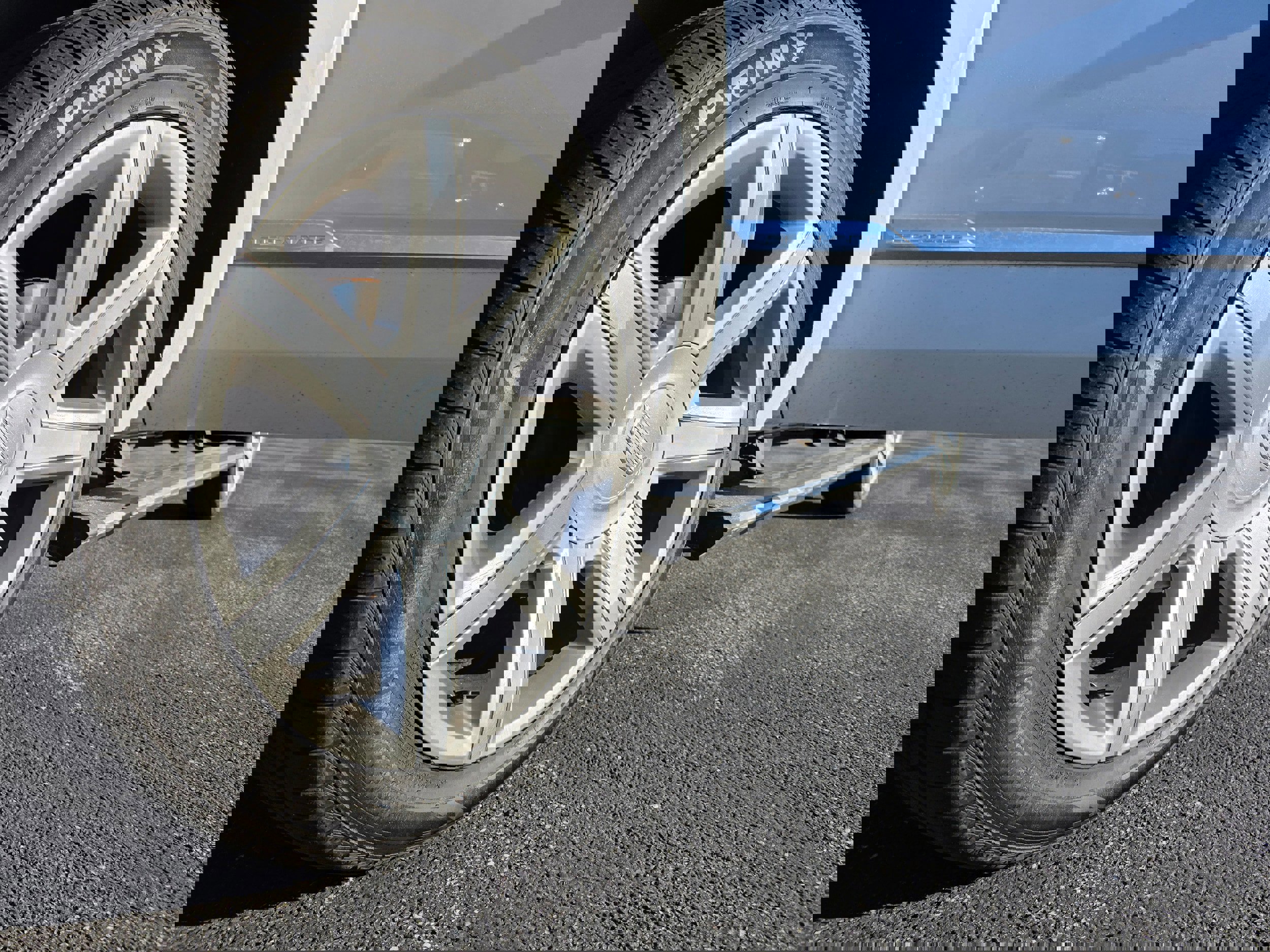 Used 2017 Cadillac Escalade Premium Luxury image 20