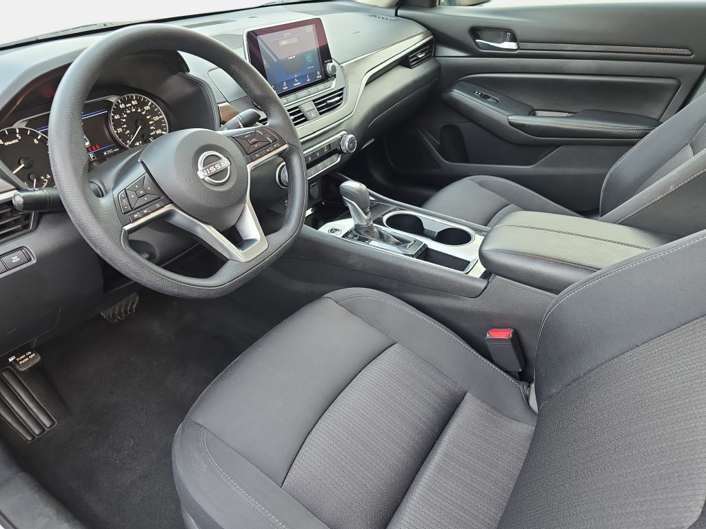 Used 2024 Nissan Altima 2.5 SV FWD image 13