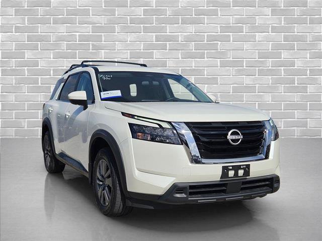 Used 2024 Nissan Pathfinder SV FWD image 3