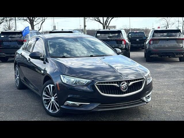 Used 2018 Buick Regal Essence FWD image 2