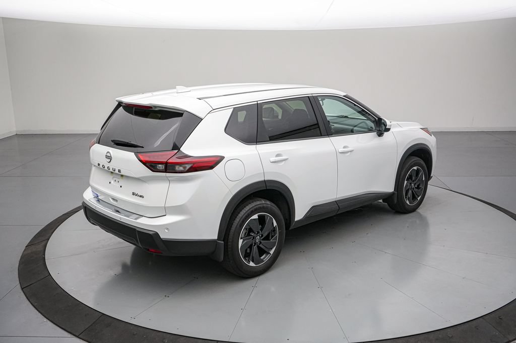 Used 2024 Nissan Rogue SV AWD/4WD image 4