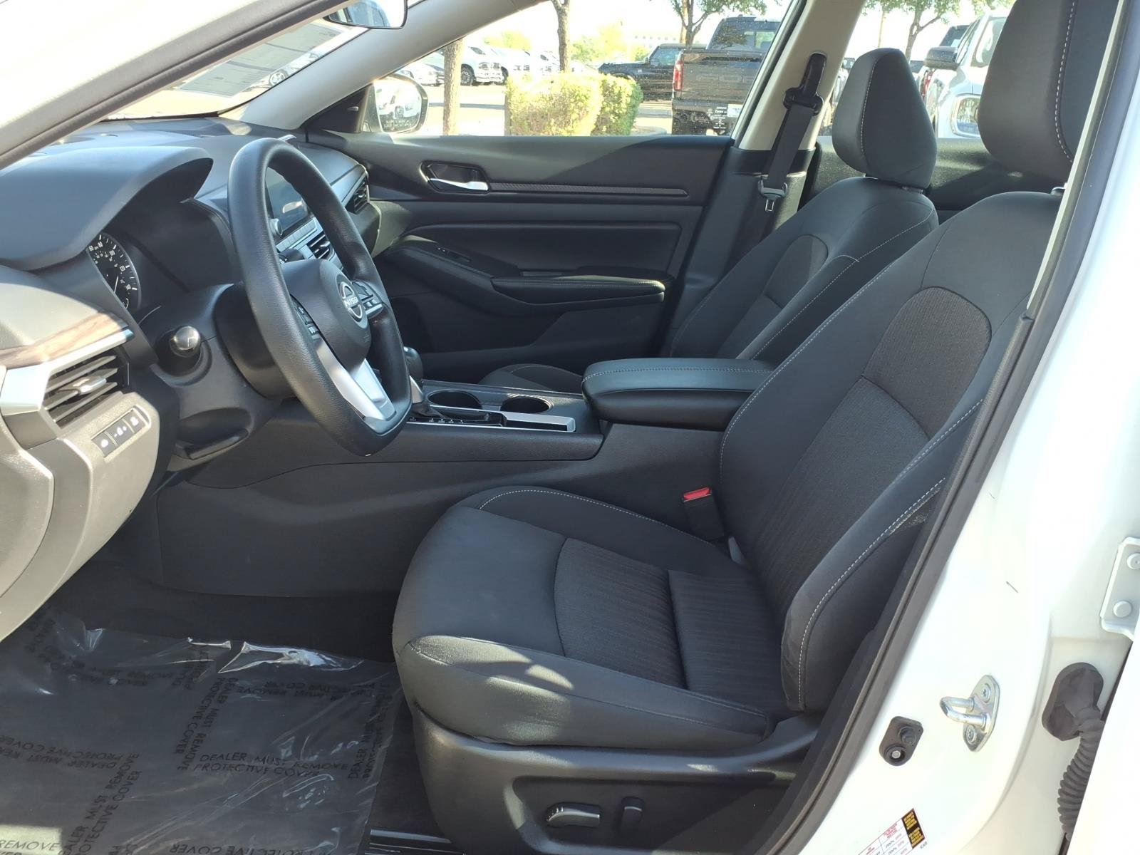 Used 2025 Nissan Altima 2.5 SV FWD image 13