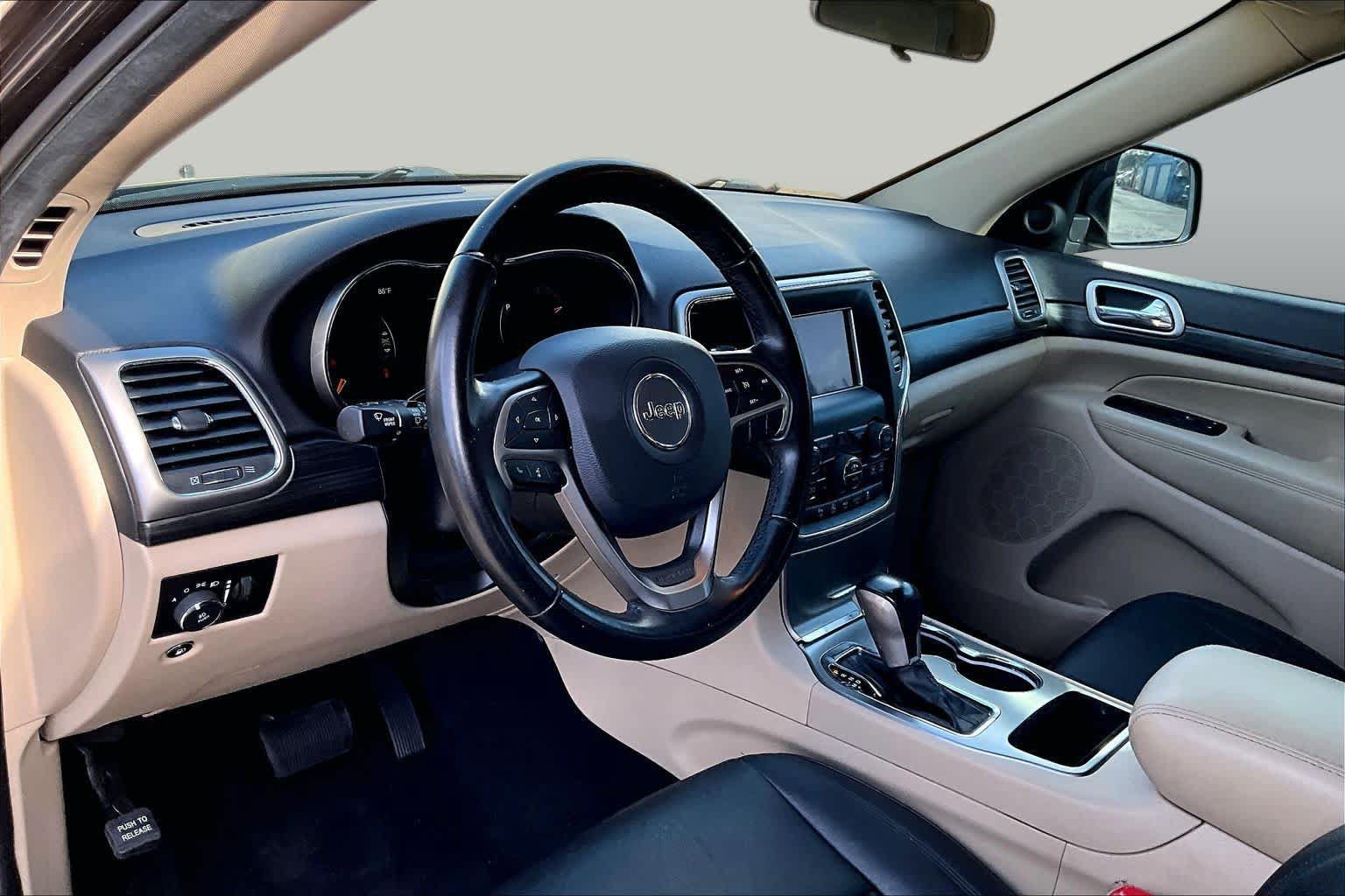 Used 2020 Jeep Grand Cherokee Laredo RWD image 18