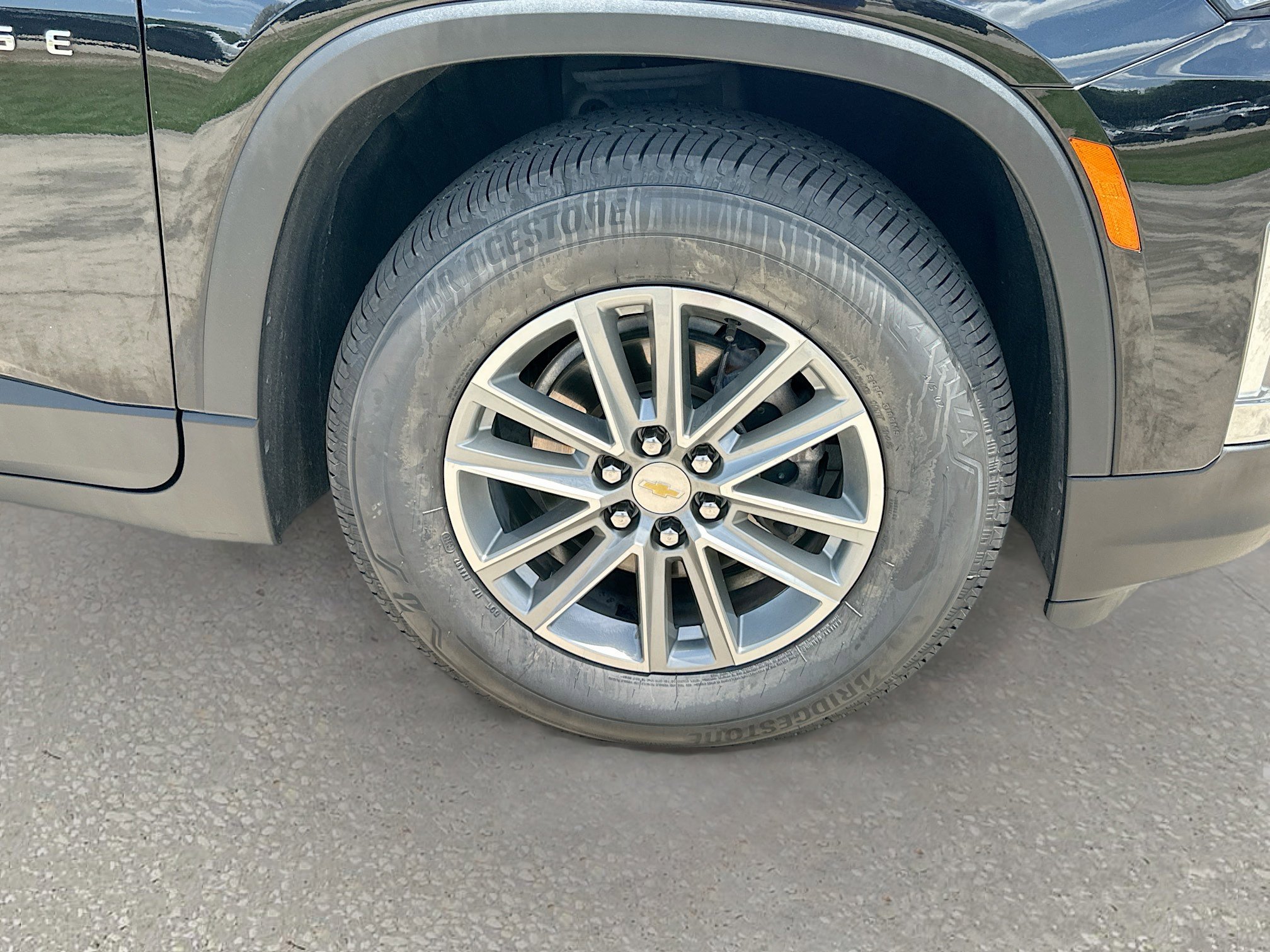 Used 2023 Chevrolet Traverse LT FWD image 30