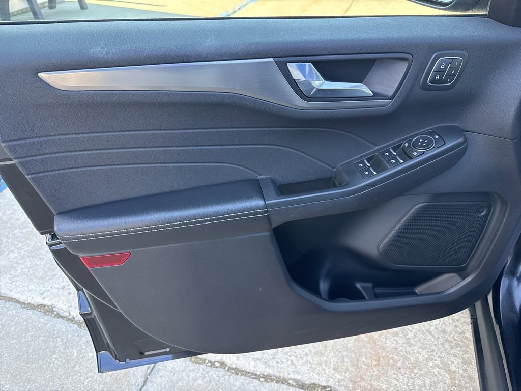 Certified 2022 Ford Escape Titanium w/ Class II Trailer Tow Package image 8