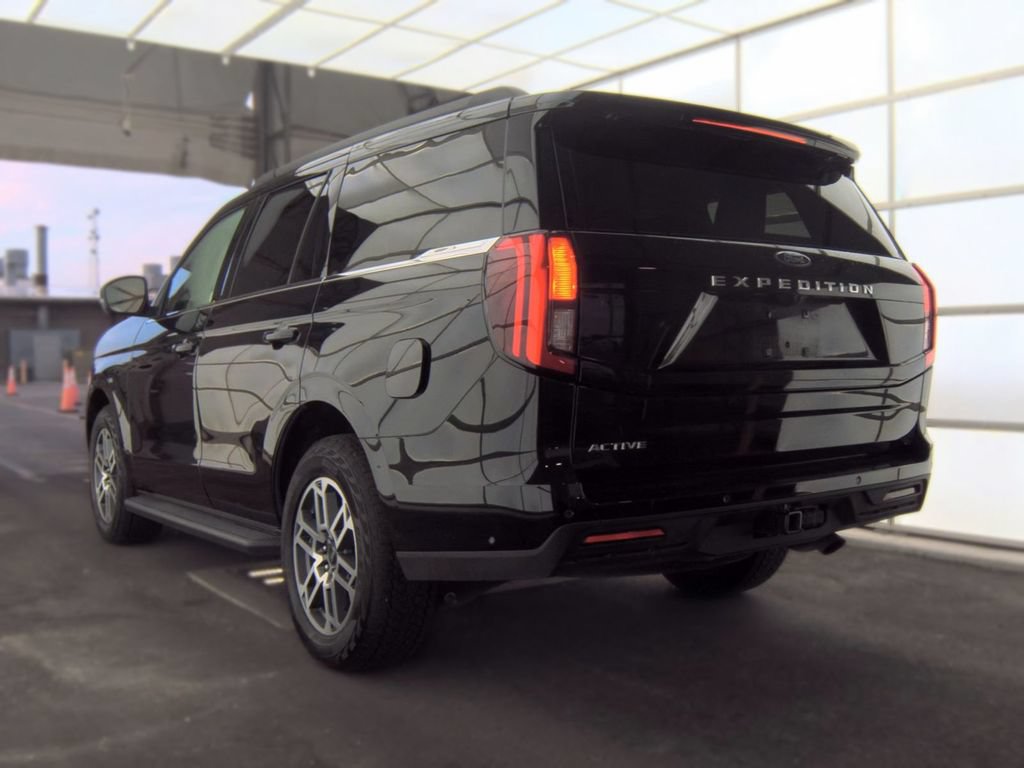 Certified 2025 Ford Expedition Active AWD/4WD image 3