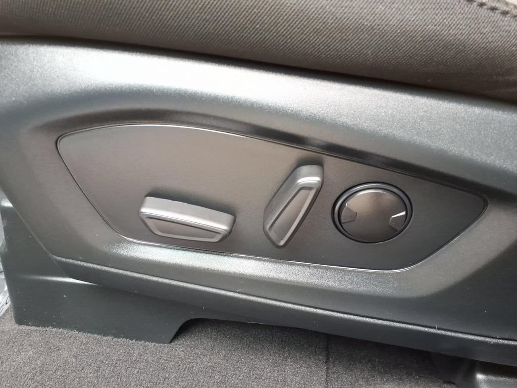 Certified 2024 Ford Explorer XLT AWD/4WD image 17