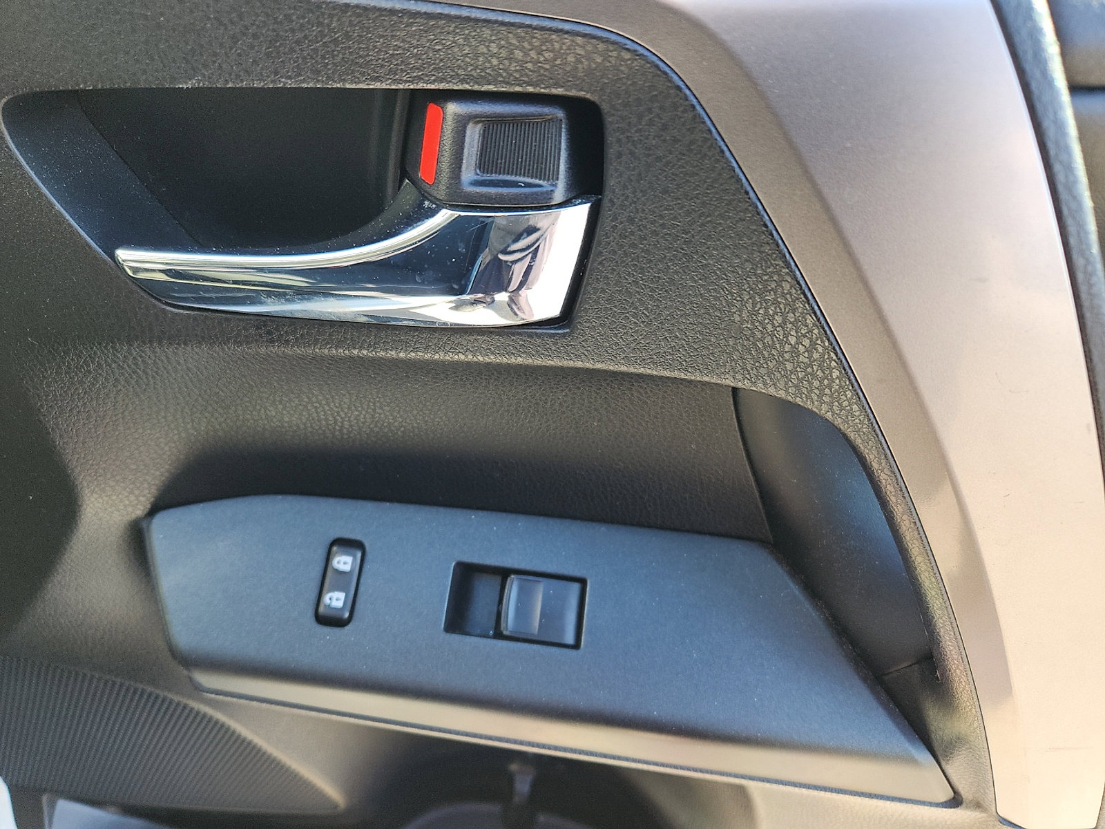 Used 2017 Toyota RAV4 XLE image 34