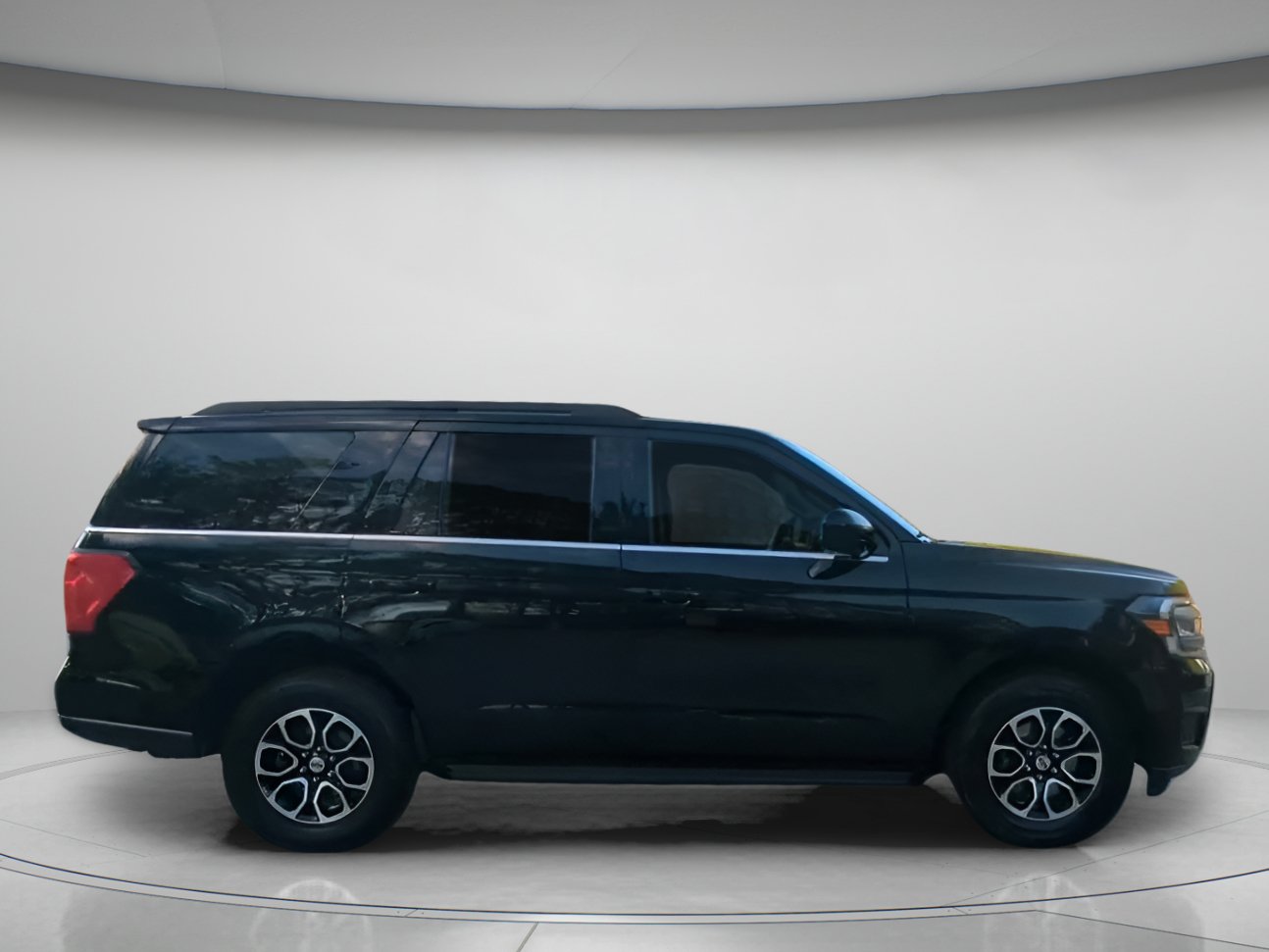 Certified 2024 Ford Expedition XLT RWD image 32